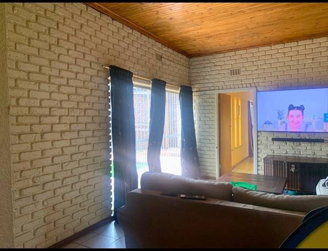 4 BEDROOM HOUSE FOR SALE IN BIRCHLEIGH